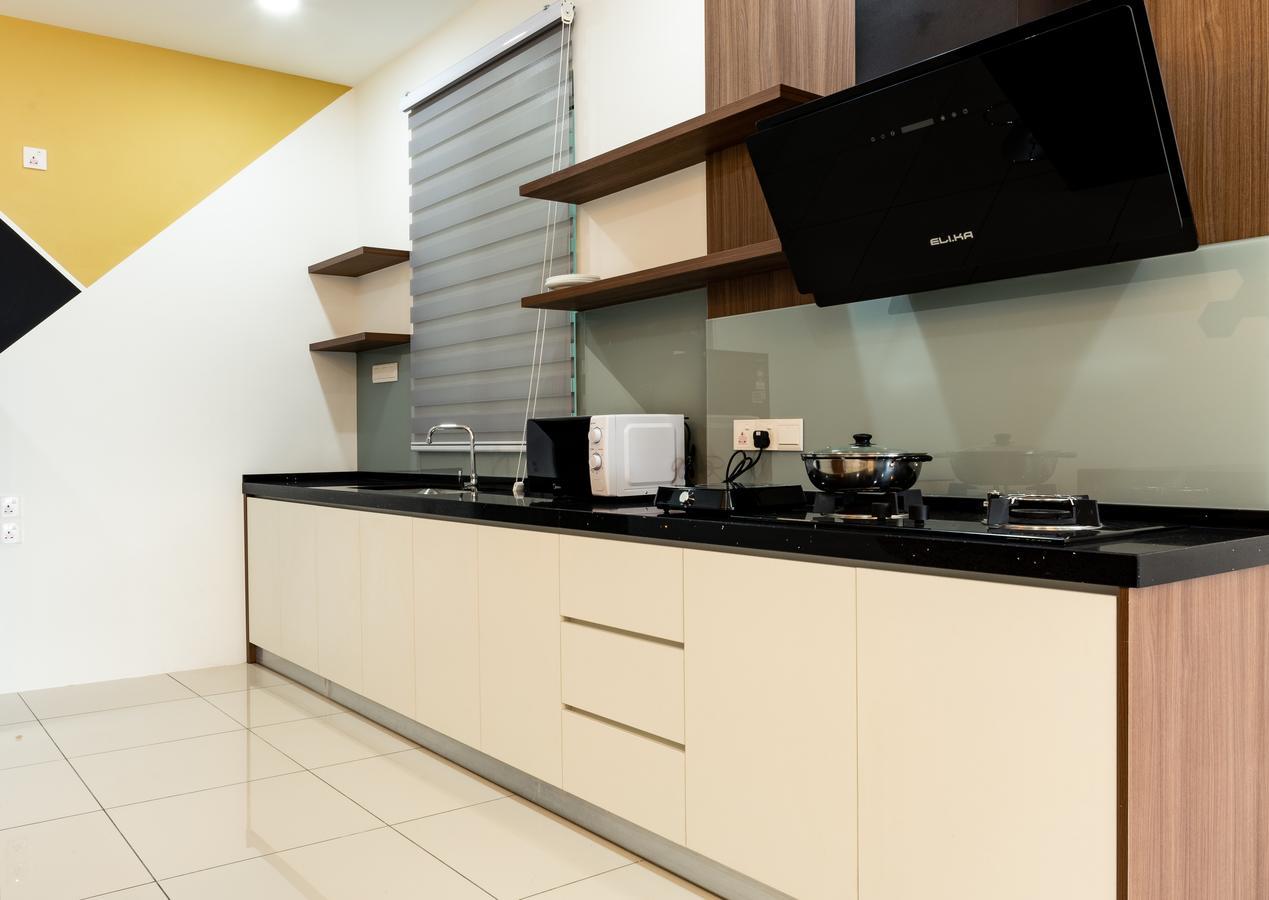 Southwest Island Suite By D Imperio Homestay Bayan Lepas Bagian luar foto